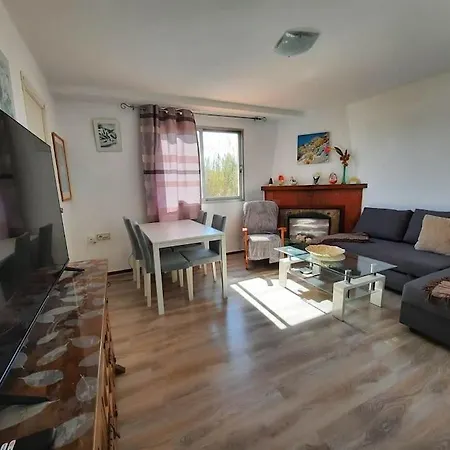 Flat With Heated Pool Near * Gandie